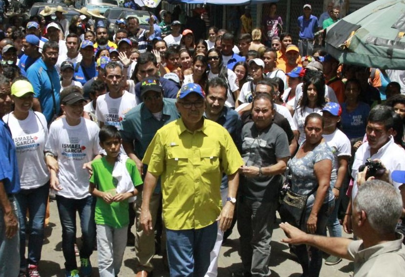 Ismael García recorrió los comercios de la Rivas Dávila en La Victoria