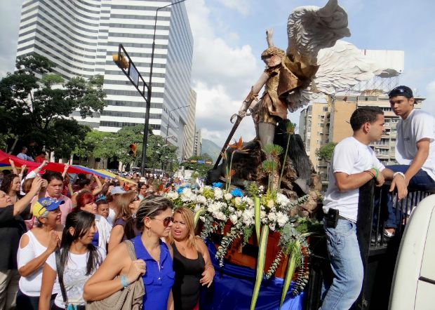 Se esperan 10 mil personas este viernes en la procesión de San Miguel