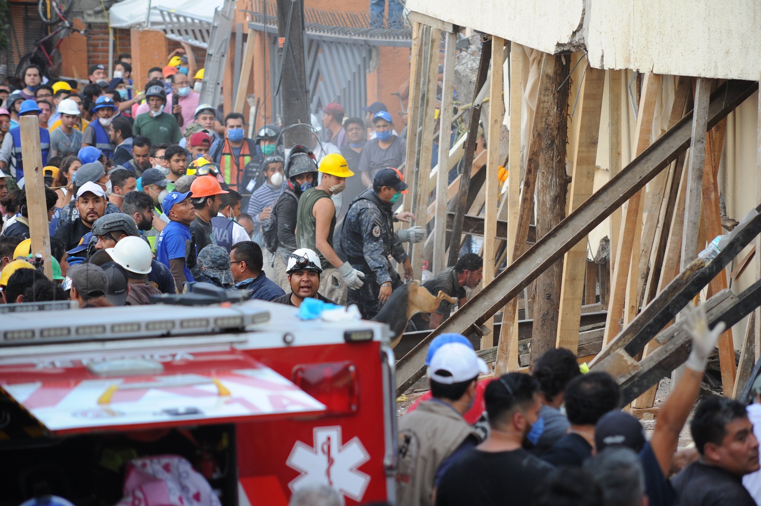 Terremoto deja más de 200 muertos en México