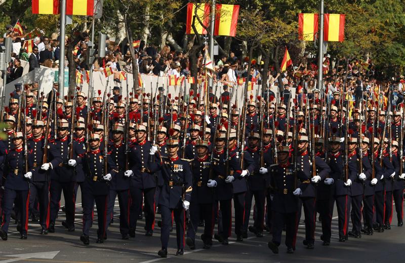 España celebra su fiesta nacional marcada por la crisis en Cataluña (Fotos)