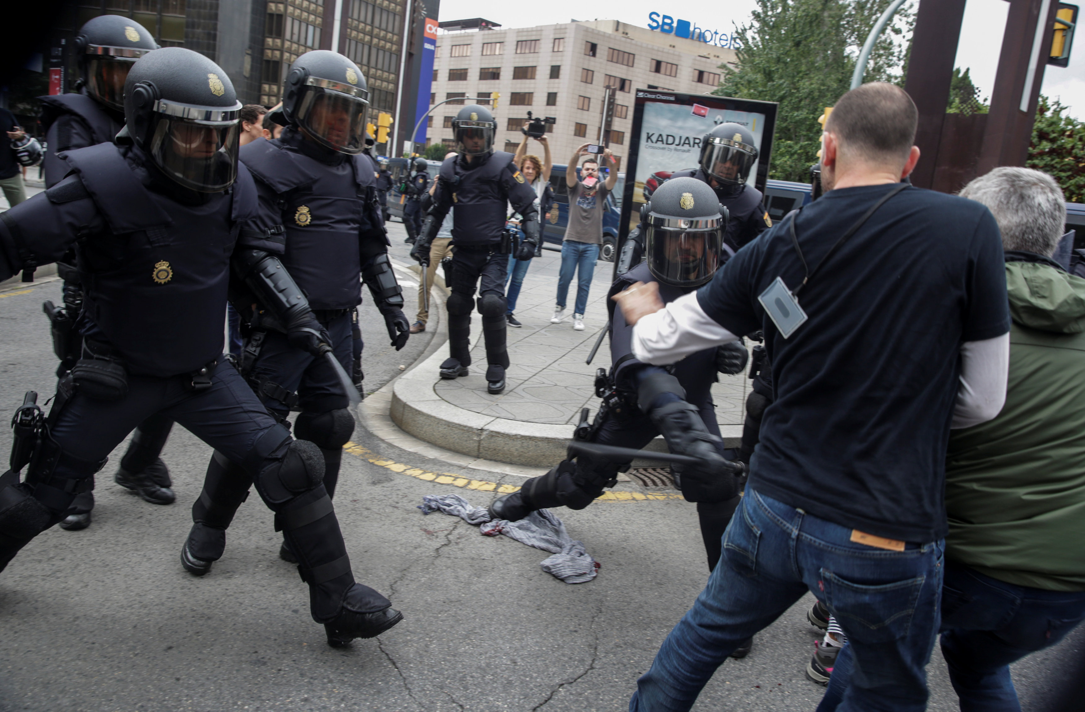 España dividida: El referéndum en Cataluña en la prensa española