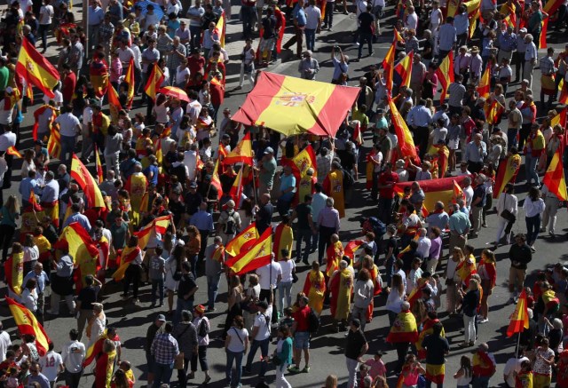 People take part in a pro-union demonstration in Madrid, Spain, October 7, 2017. REUTERS/Sergio Perez