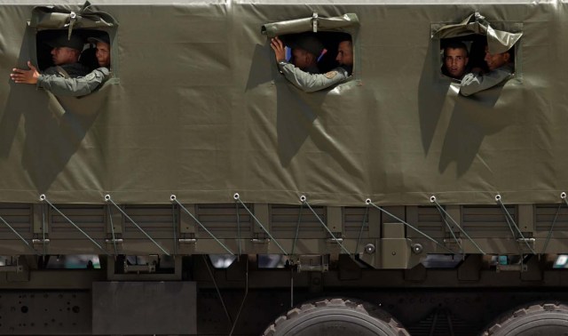 Venezuela's soldiers are pictured in a truck after a ceremony ahead of the regional elections which will be held on October 15, in Caracas, Venezuela, October 9, 2017.  REUTERS/Ricardo Moraes