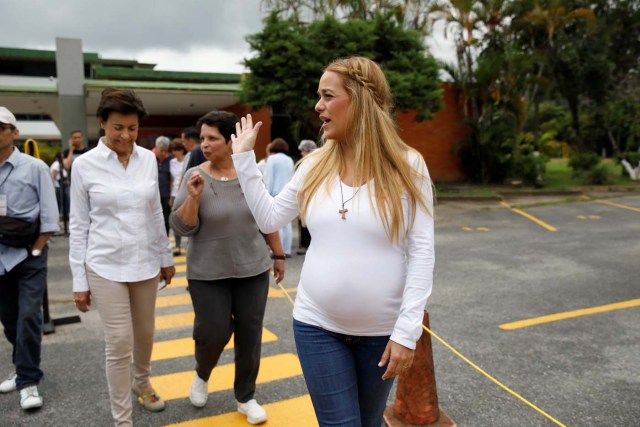 Lilian Tintori, wife of opposition leader Leopoldo Lopez, gestures after casting her vote during a nationwide election for new governors in Caracas, Venezuela, October 15, 2017. REUTERS/Carlos Garcia Rawlins