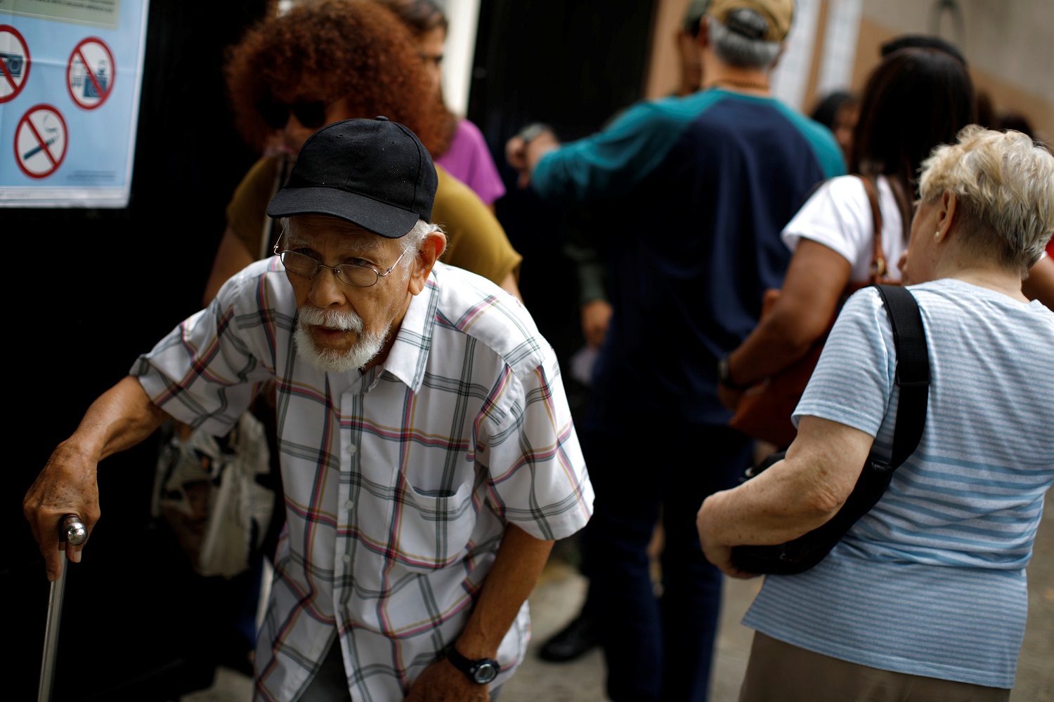 Abuelitos están al pie del cañón para votar este #15Oct (Fotos)