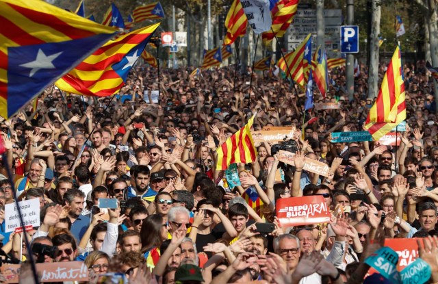 People react as they watch on giant screens a plenary session outside the Catalan regional parliament in Barcelona, Spain, October 27, 2017. REUTERS/Yves Herman