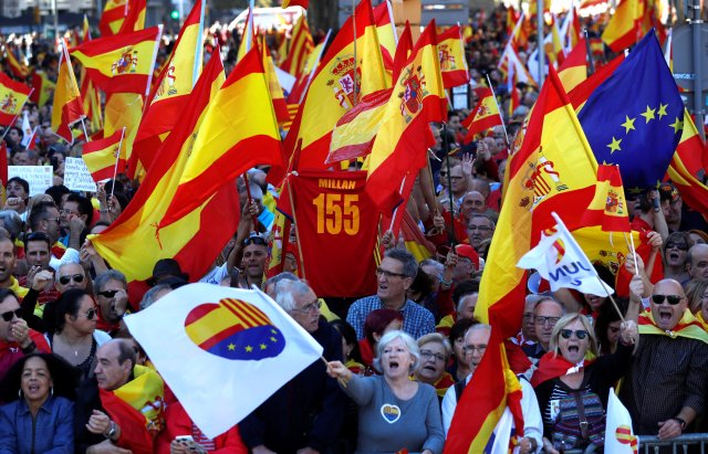 Pro-unity supporters take part in a demonstration in central Barcelona, Spain, October 29, 2017. REUTERS/Yves Herman