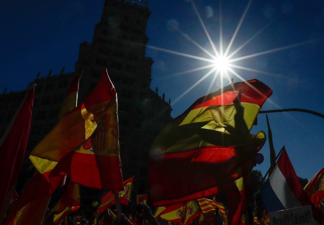 Pro-unity supporters take part in a demonstration in central Barcelona, Spain, October 29, 2017. REUTERS/Yves Herman