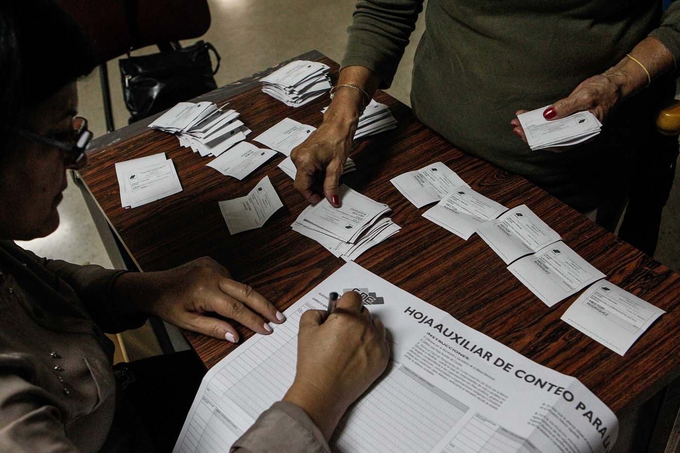 Denuncian que militantes de organizaciones políticas han sido acreditados ilegalmente como miembros de mesa accidentales (VIDEO)