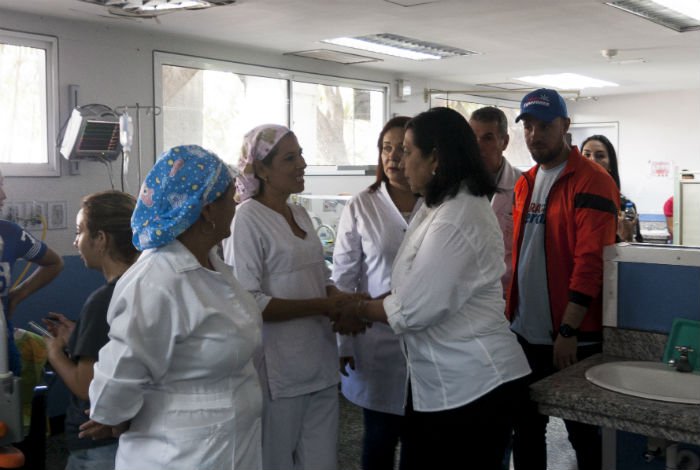 Comienza a correr el plazo: Meléndez dice que en 48 horas no habrá niños hospitalizados en pasillos