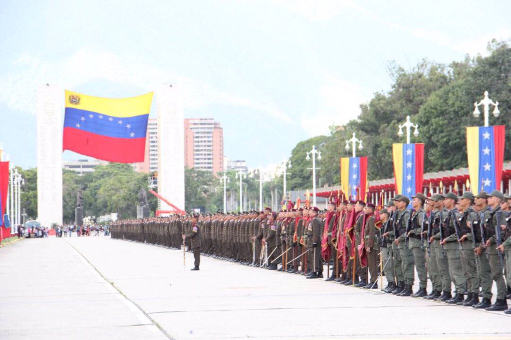 ¡Ay que lindo!… Padrino López graduó a casi 6.000 nuevos represores de la “gloriosa” GNB