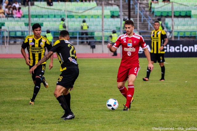 Caracas FC y Deportivo Táchira se enfrentaron en el estadio Olímpico de la UCV (Foto: Wil Jiménez / LaPatilla)