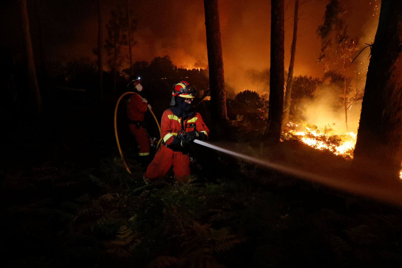 Al menos 34 muertos en incendios en Portugal y España