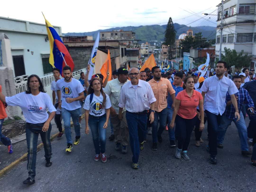 Ismael García recorrió el eje este de Aragua llevando un mensaje de cambio