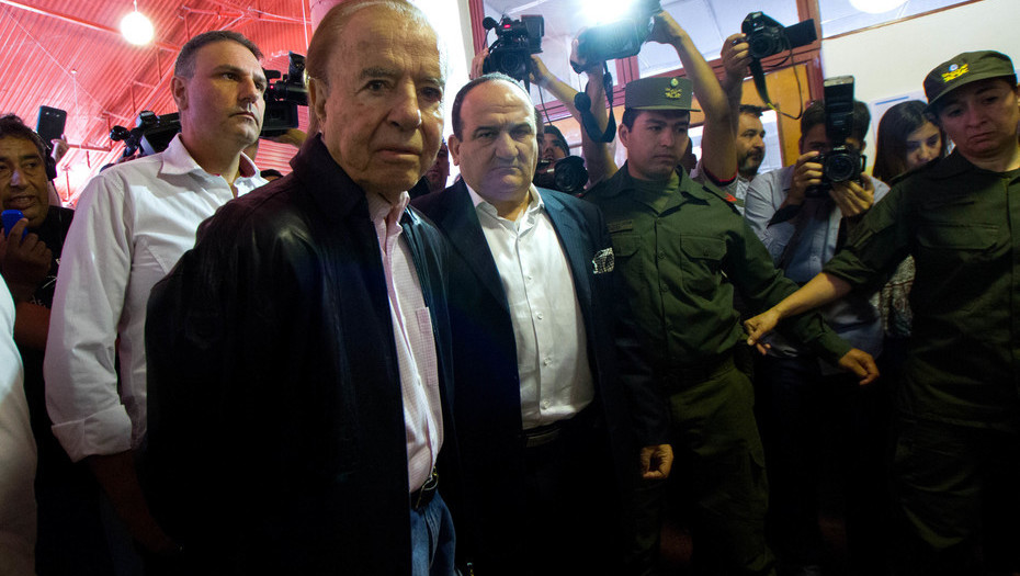 Expresidente Menem reelegido senador en Argentina