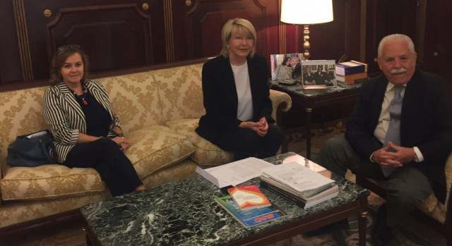 Luisa Ortega Díaz junto a fiscales españoles (Foto: @lortegadiaz)