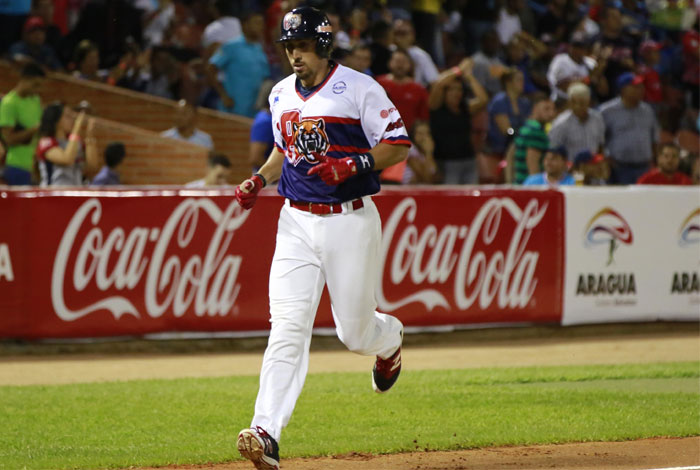 Tigres de Aragua vencen al Navegantes del Magallanes gracias al bate de José Vargas