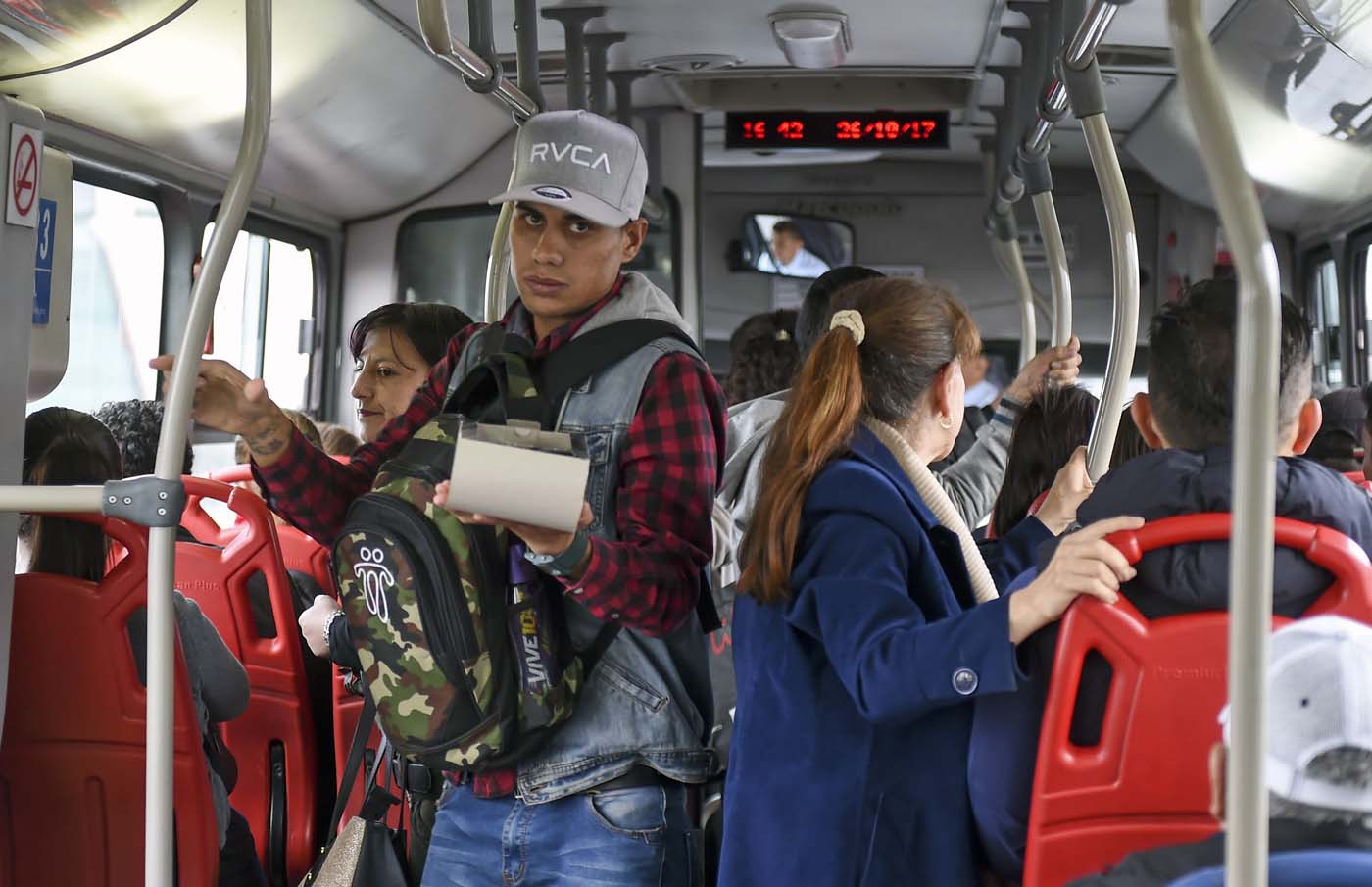 Venezolanos cambian de país y se estrenan en oficios que jamás pensaron (fotos)