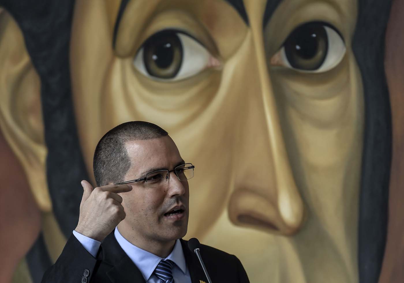 Arreaza ataca nuevamente a Rajoy por reunión con dirigentes opositores