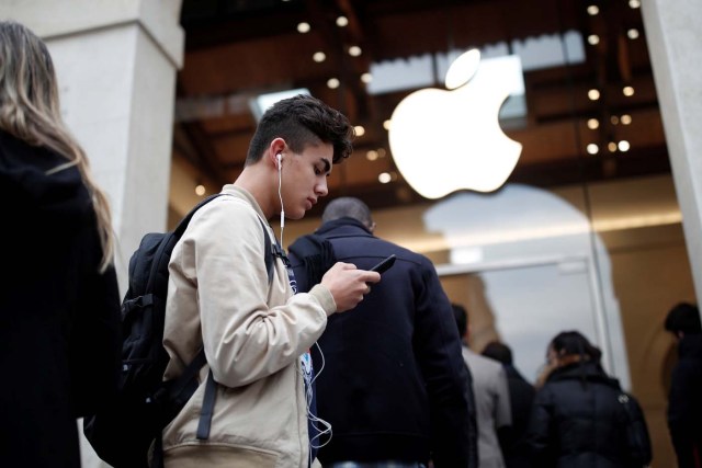 Customers queue outside the Apple Store Marche Saint-Germain before it opens on the day that the new iPhone X goes on sale in Paris, France, November 3, 2017. REUTERS/Benoit Tessier