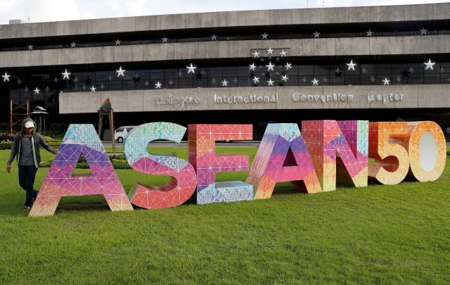 Imagen del Centro Internacional de Convenciones de Filipinas, donde se desarrolla la cumbre de ASEAN, en Manila, Filipinas, el 7 de noviembre de 2017. REUTERS/Erik De Castro - RC157B1214E0