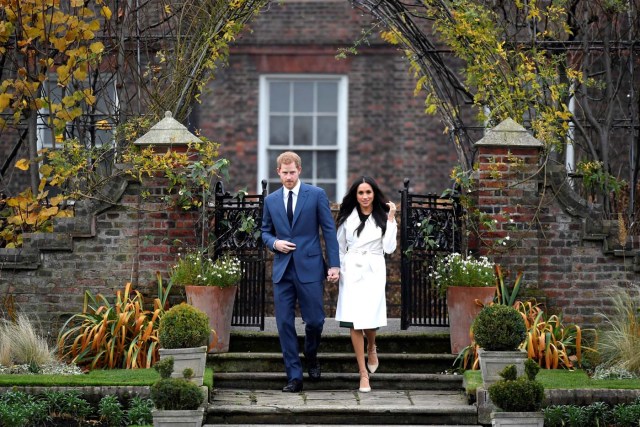 Britain's Prince Harry poses with Meghan Markle in the Sunken Garden of Kensington Palace, London, Britain, November 27, 2017. REUTERS/Toby Melville