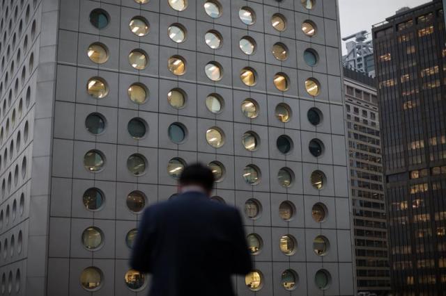 Vista de la sede de la compañía Appleby en Hong Kong (China) hoy, 7 de noviembre de 2017. Appleby es una de las firmas de abogados que filtró los 13 millones de documentos que vinculan con paraísos fiscales a importantes personalidades de todo el mundo. En los "papeles del paraíso" aparecen al menos 200 nombres de personas y empresas colombianas, entre ellas la estatal Ecopetrol y la Empresa de Energía de Bogotá, así como los exministros de Defensa Gabriel Silva Luján y Jorge Alberto Uribe Echavarría, y el exembajador ante Estados Unidos Carlos Urrutia. EFE/ Jerome Favre