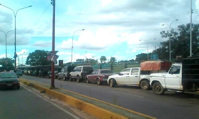 Largas colas por gasolina en Amazonas // Foto Prensa