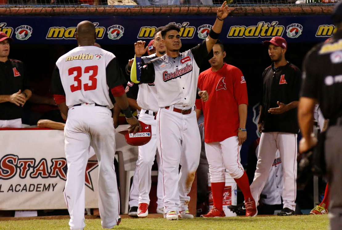 Cardenales apalea a Caribes y los Tigres se acercan a la cima