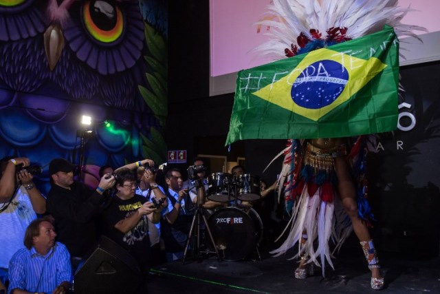 Rosie Oliveira from Amazonas holds a Brazilian national flag with an inscription reading "Temer out" (a reference to Brazilian President Michel Temer) during the Miss Bumbum Brazil 2017 pageant in Sao Paulo on November 07, 2017. Fifteen candidates competed in the annual pageant to select the Brazil's sexiest female rear end. / AFP PHOTO / NELSON ALMEIDA