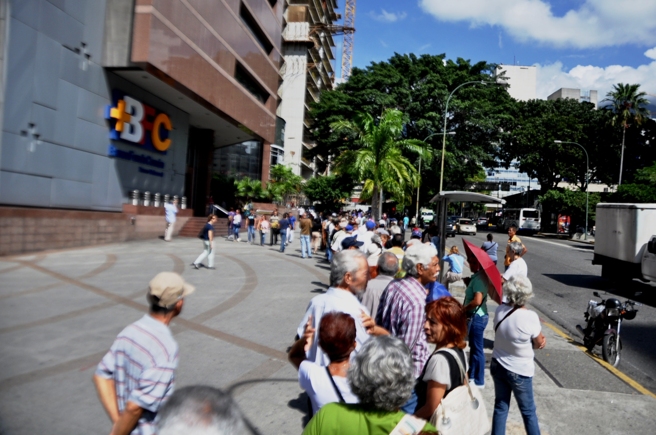 Pensionados del Ivss cobran este #15Nov dos meses de aguinaldos