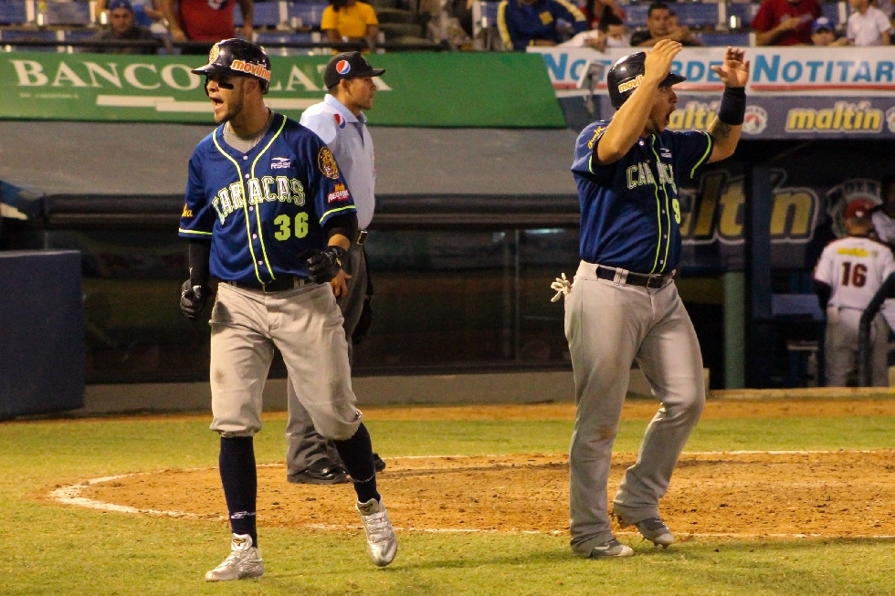 Los gloriosos Leones del Caracas barrieron a Tigres de Aragua y se afianzan en la cima de la LVBP