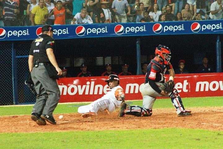 Ayuda divina: Águilas derrotó 6-3 a Caribes en el Juego de La Chinita