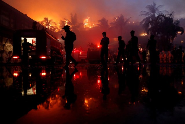 Police officers stand guard during a fire at Kandawgyi Palace hotel in Yangon, Myanmar October 19, 2017. REUTERS/Soe Zeya Tun/File Photo      SEARCH "POY GLOBAL" FOR THIS STORY. SEARCH "REUTERS POY" FOR ALL BEST OF 2017 PACKAGES.    TPX IMAGES OF THE DAY