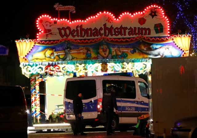 Police have evacuated a Christmas market and the surrounding area in the German city of Potsdam, near Berlin, Germany, December 1, 2017, to investigate a suspicious object.    Reuters/Fabrizio Bensch