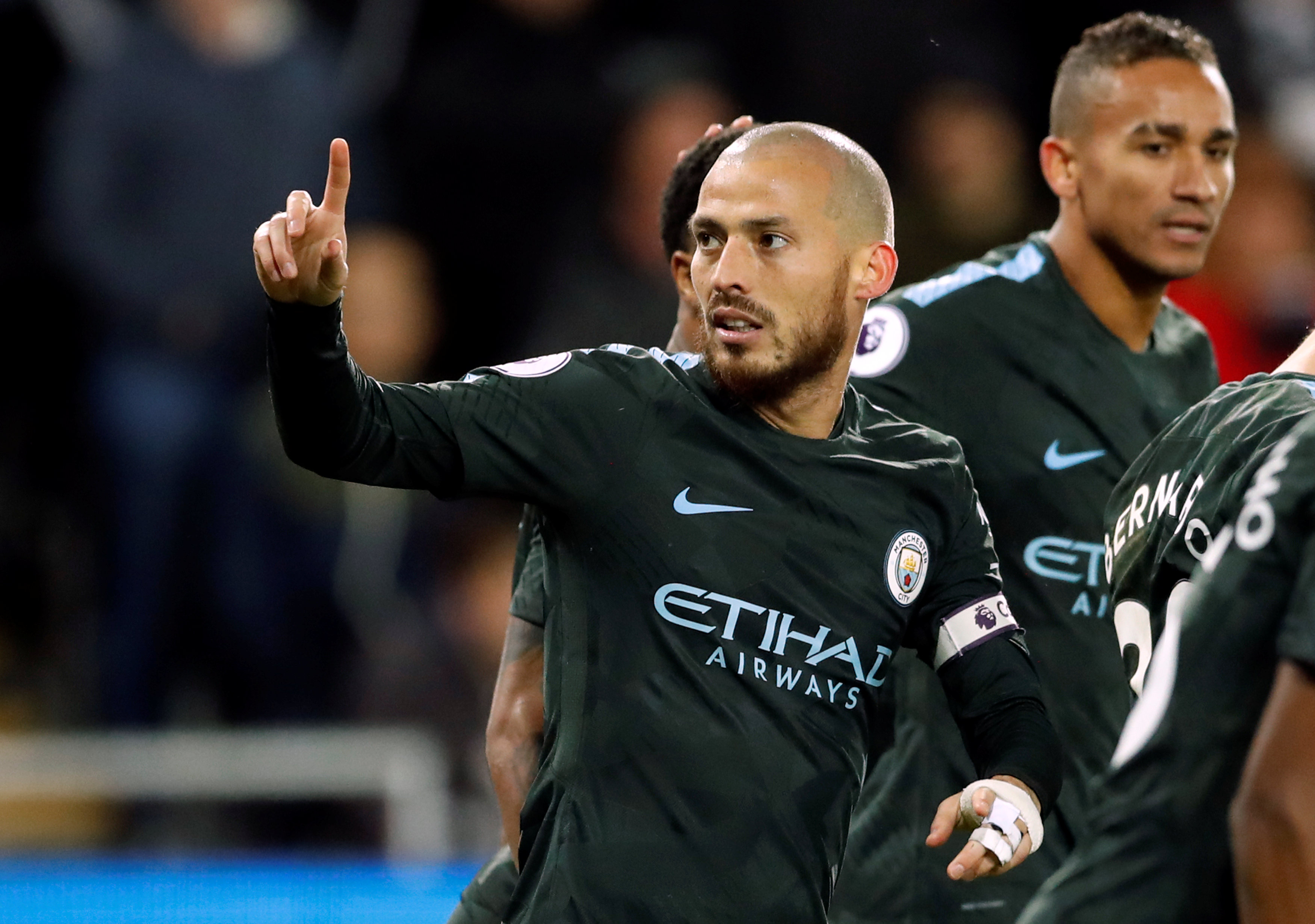 Manchester City golea al colista Swansea y bate récord de victorias consecutivas