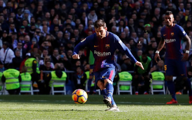 Soccer Football - La Liga Santander - Real Madrid vs FC Barcelona - Santiago Bernabeu, Madrid, Spain - December 23, 2017 Barcelona’s Lionel Messi scores their second goal from the penalty spot REUTERS/Paul Hanna