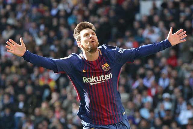 Soccer Football - La Liga Santander - Real Madrid vs FC Barcelona - Santiago Bernabeu, Madrid, Spain - December 23, 2017 Barcelona’s Lionel Messi celebrates scoring their second goal REUTERS/Sergio Perez