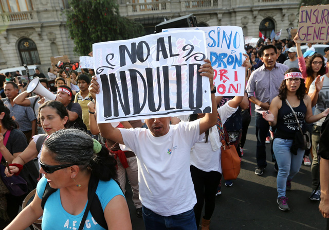 Víctimas de Fujimori dicen que anulación de indulto es un acto de justicia