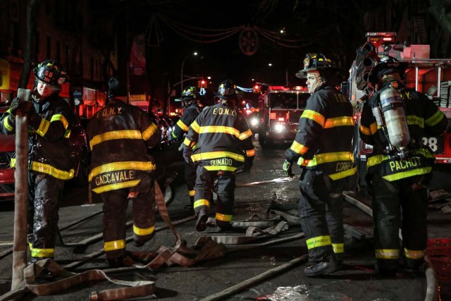 Fire Department of New York (FDNY) personnel work on the scene of an apartment fire in Bronx, New York, U.S., December 28, 2017. REUTERS/Amr Alfiky