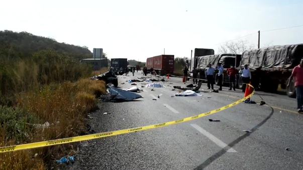 Mueren 10 personas en accidente de carretera en el sur de México