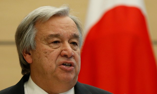 JP01. TOKIO (JAPÓN), 14/12/2017.- El secretario general de la ONU, Antonio Guterres, reacciona durante una conferencia de prensa conjunta con el primer ministro de Japón, Shinzo Abe, hoy, jueves 14 de diciembre de 2017, en la residencia oficial de Abe en Tokio (Japón). Guterres está en Tokio para participar en el Foro Universal de Cobertura de Salud (UHC). EFE/TORU HANAI / POOL