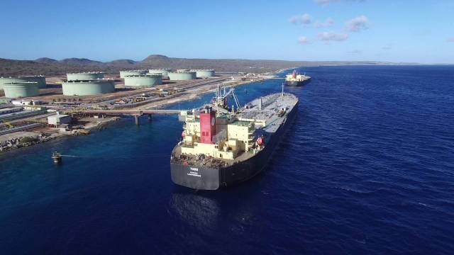 PDVSA posee la terminal Bonaire Petroleum Corp (BOPEC) con una capacidad de almacenamiento de 10 millones de barriles y muelles de aguas profundas que pueden cargar grandes buques / archivo