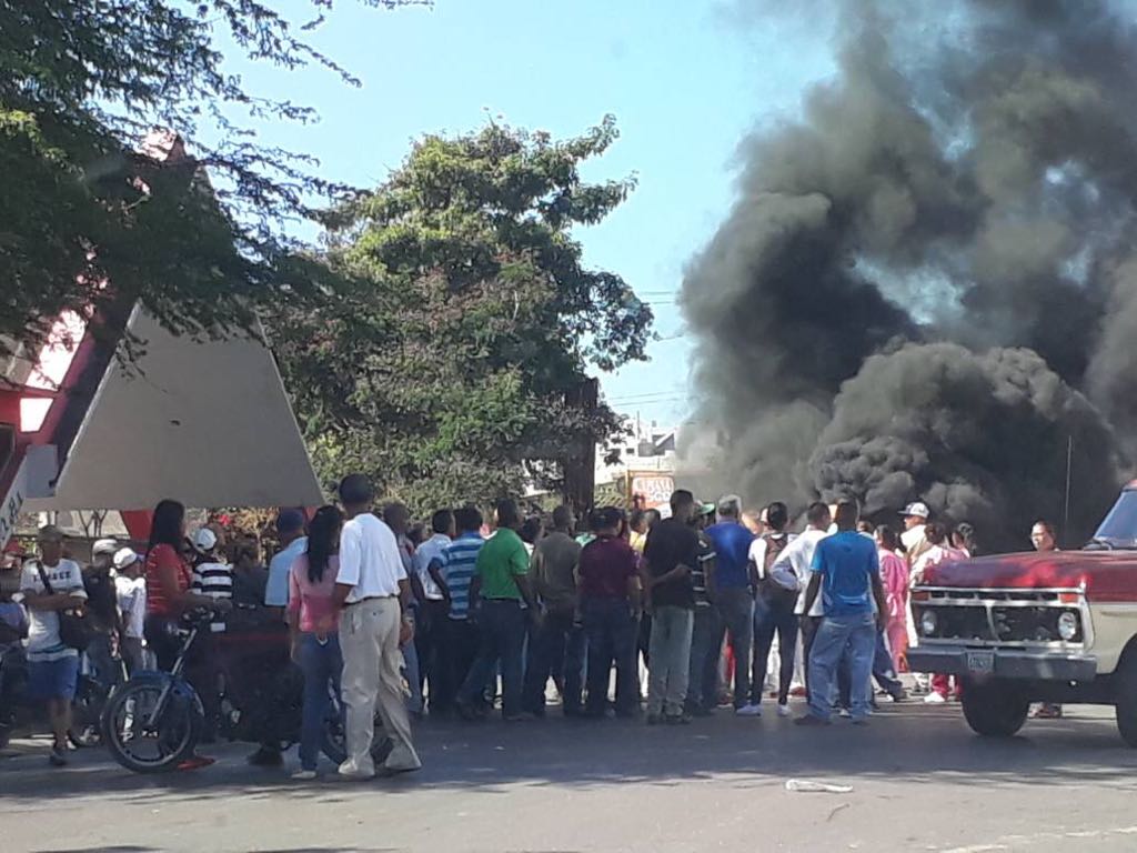 Reportan protesta en Cumaná por escasez de medicamentos y comida este #27Dic