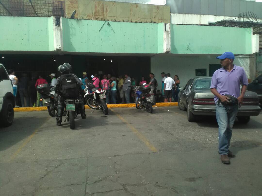 Varios heridos tras intento de saqueo en El Cementerio (FOTOS)