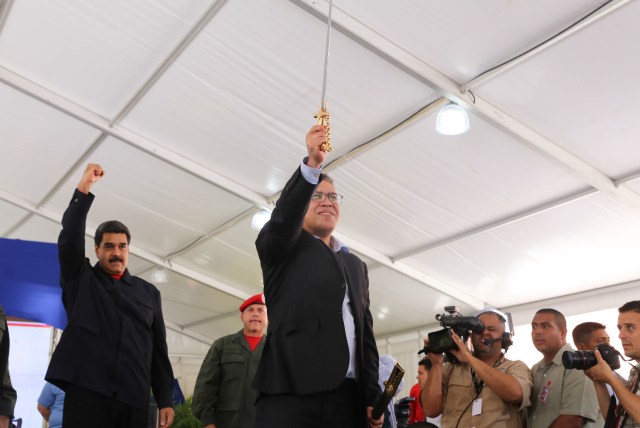 Foto:  El presidente de la República, Nicolás Maduro, durante un encuentro con candidatos a la Constituyente del sector con discapacidad. En la actividad el jefe de Estado entregó reconocimientos a los funcionarios sancionados por el gobierno de Estados Unidos.~Palacio de Miraflores, Caracas /  AVN 