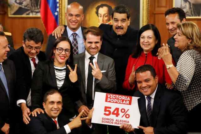 Maduro celebra la derrota de la oposición en las elecciones para gobernadores de octubre. Carlos Garcia Rawlins / Reuters