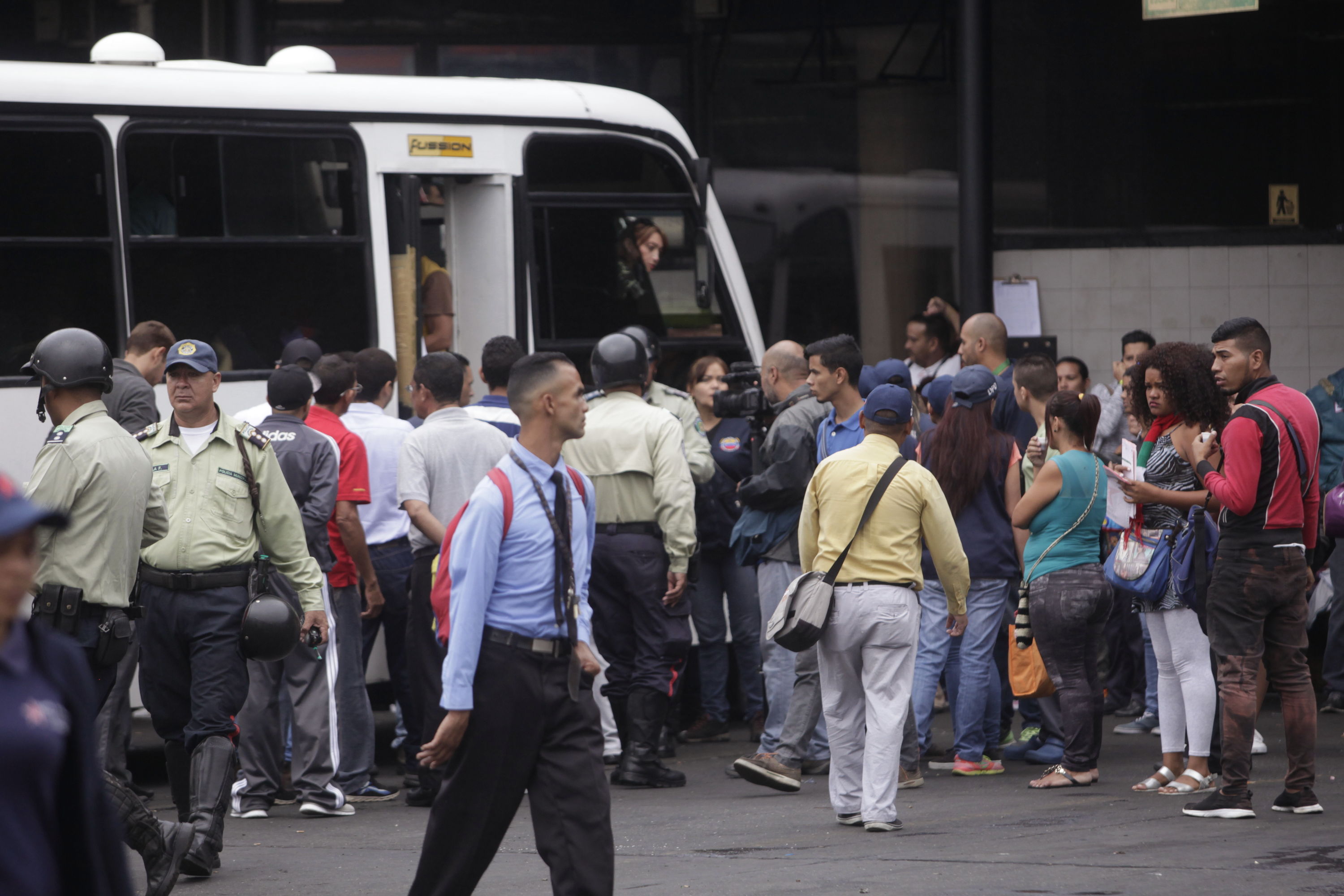 Precios de pasajes suman más dificultades a festejos navideños