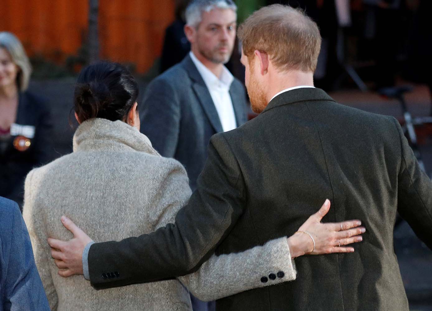 Investigan una carta con polvo sospechoso enviada a Harry y Meghan Markle