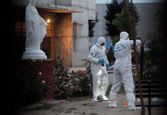 Police officers work outside a church in a low-income neighbourhood after several people threw incendiary bombs, according to local media, as Pope Francis visits Chile, in Santiago, Chile January 16, 2017. REUTERS/Carlos Vera